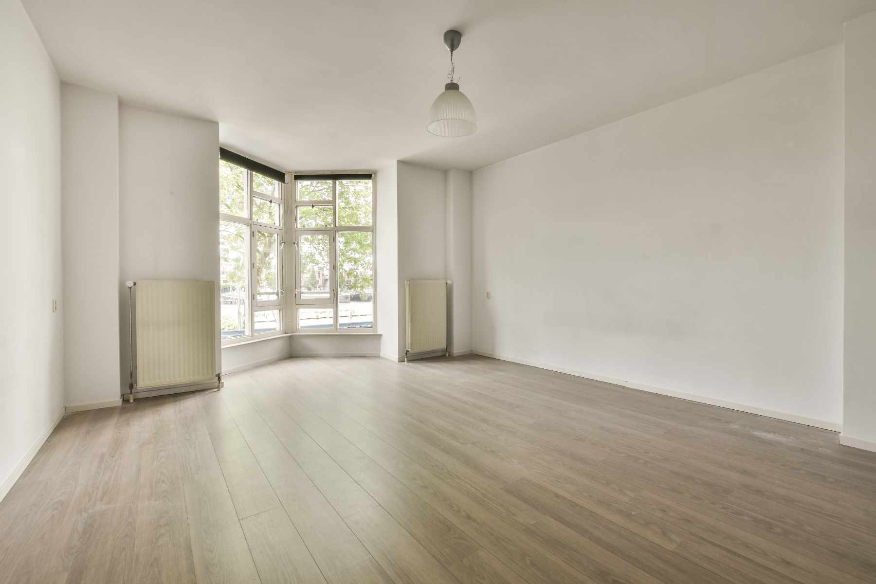 interior-of-empty-room-with-windows-PQBJSLJ.jpg interior-of-empty-room-with-windows-PQBJSLJ.jpg